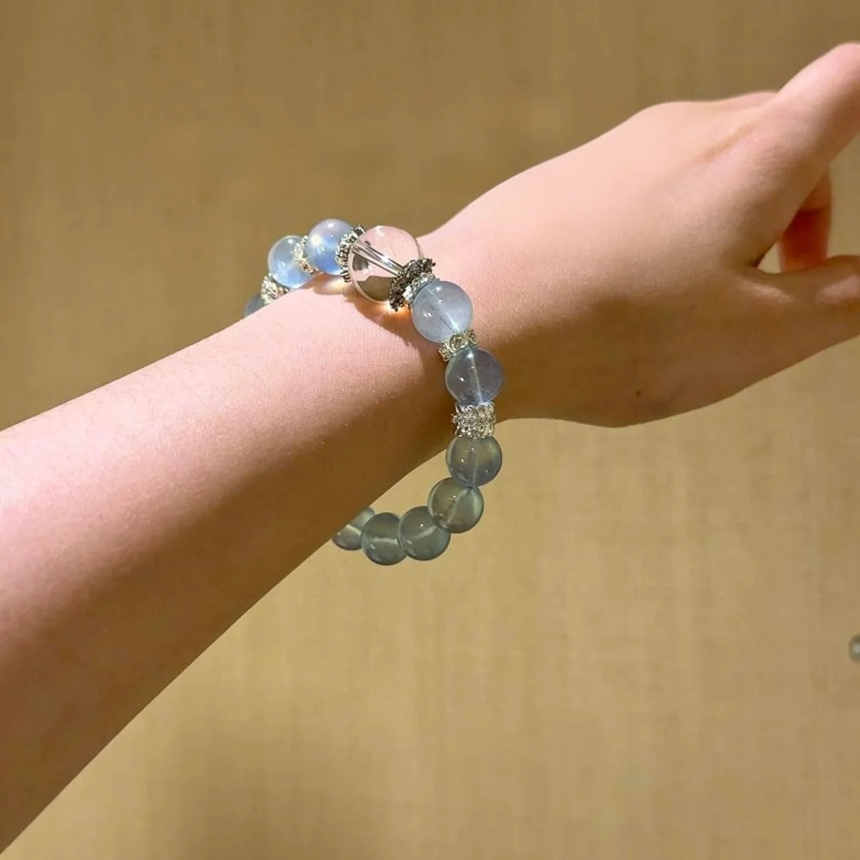 調和と明確な目標のためのアクアマリンブレスレット｜第11ハウスの火星